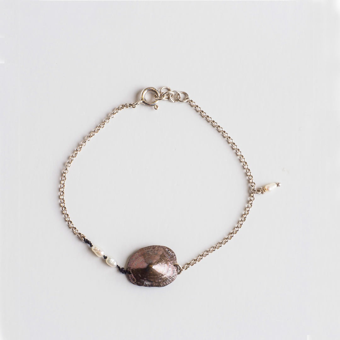 agapi-seastories-bracelet-patelle-argent-patine-arc-en-ciel image 2