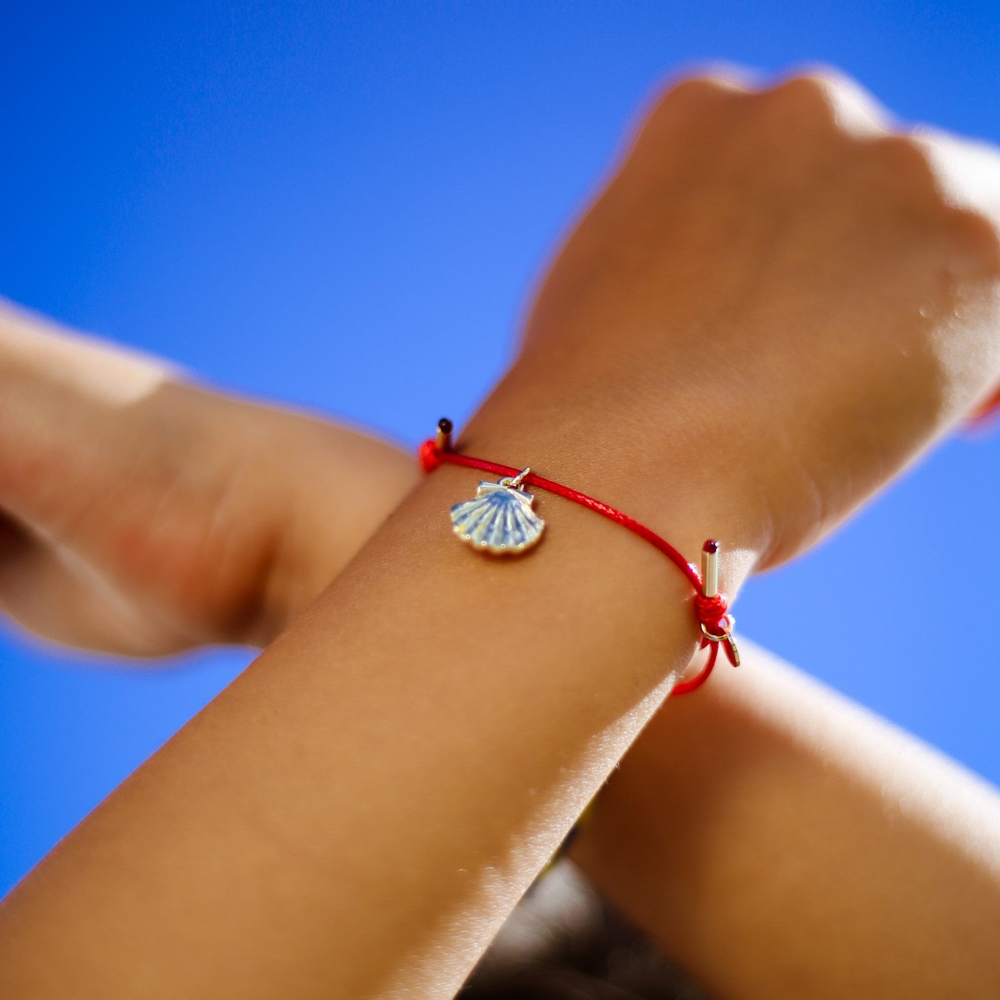 armeria-sainte-jakez-bracelet-coquille-cordon-rouge-enfant image 2