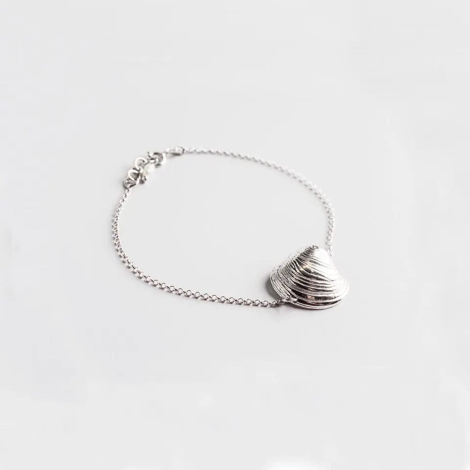 agapi-seastories-master-clam-bracelet-argent-coquillage image 1