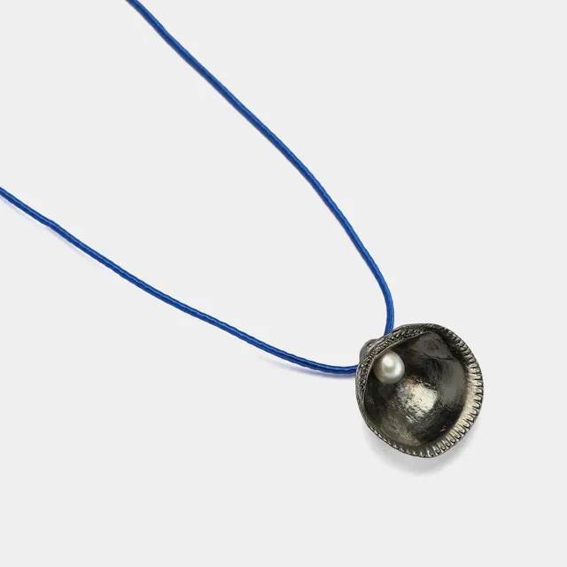 agapi-seastories-king-clam-collier-cordon-perle-rhodium image 1