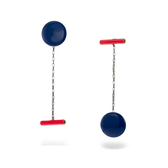 agapi-bau-jewels-circle-in-line-boucles-pendantes-rouge-bleu image 1