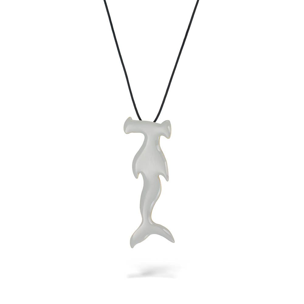 agapi-the-fish-requin-martel-collier-cordon-gris image 1