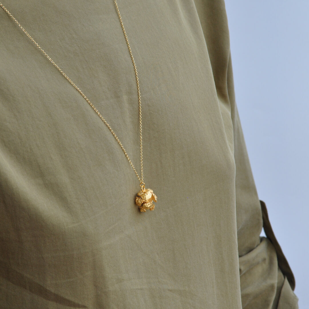 agapi-forestland-lost-fantasy-acorn-collier-dor-pomme-de-pin image 2