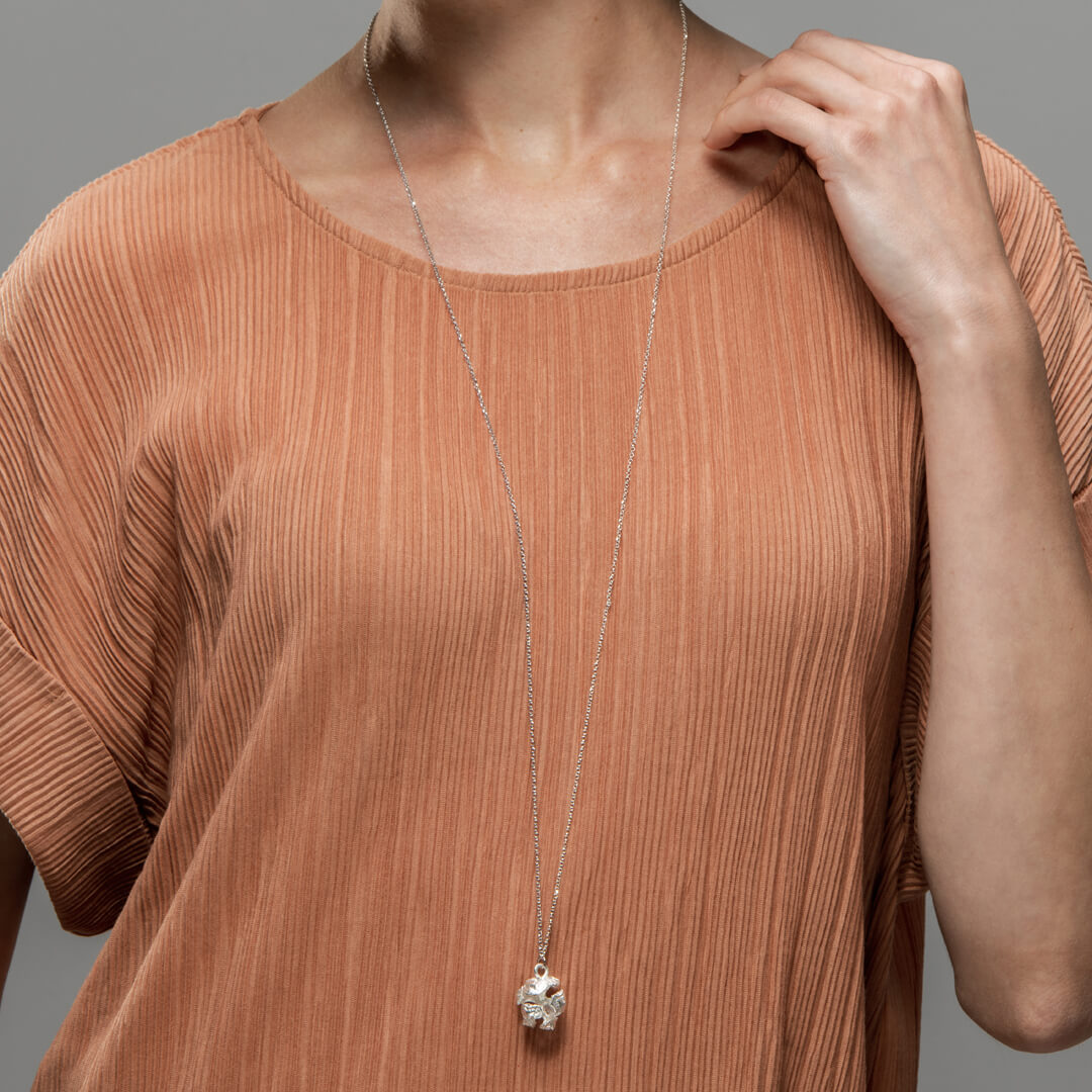 agapi-forestland-p-tale-collier-pomme-de-pin-argent image 2