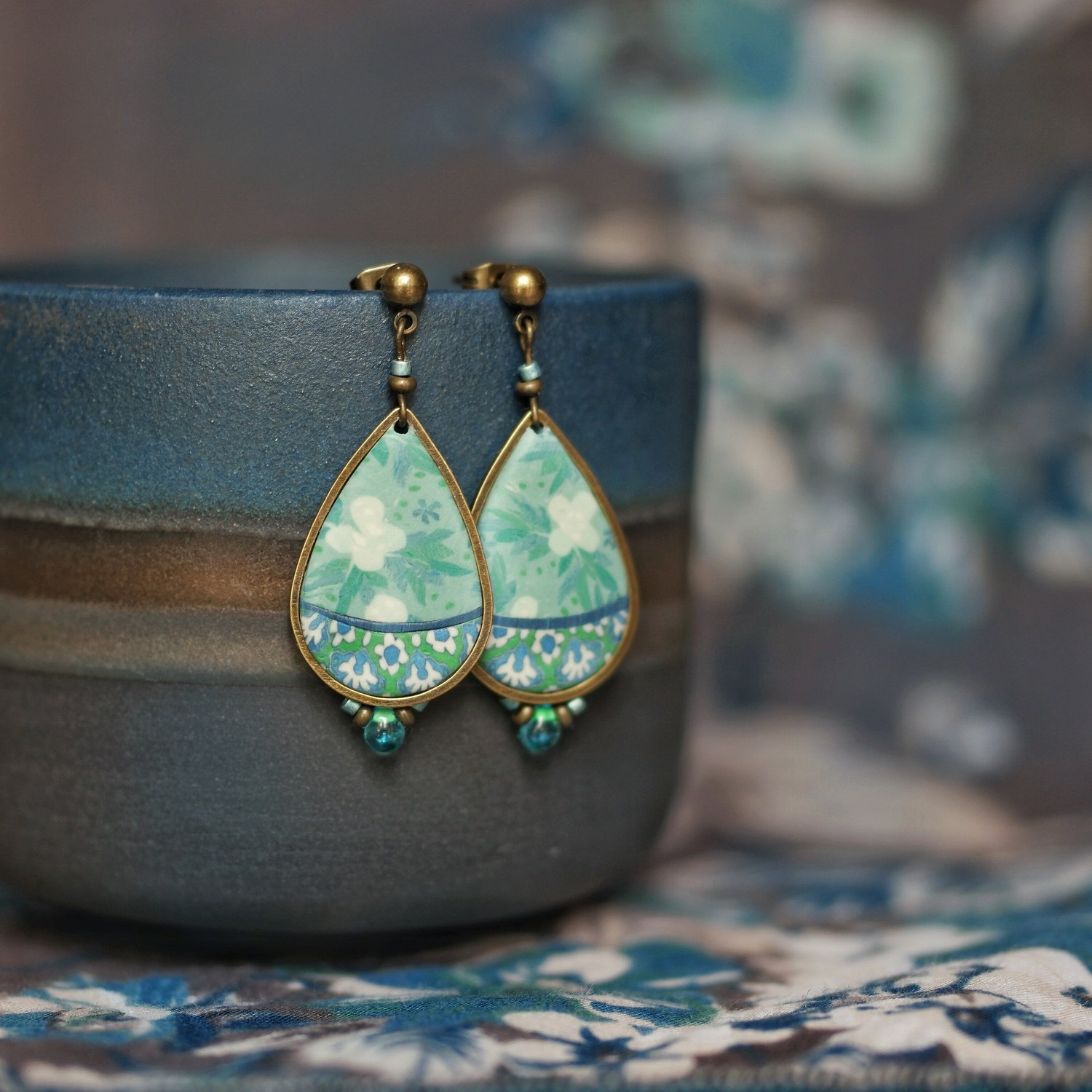 11prunes-kalimeris-boucles-d-oreilles-gouttes-floral-c-ladon image 2