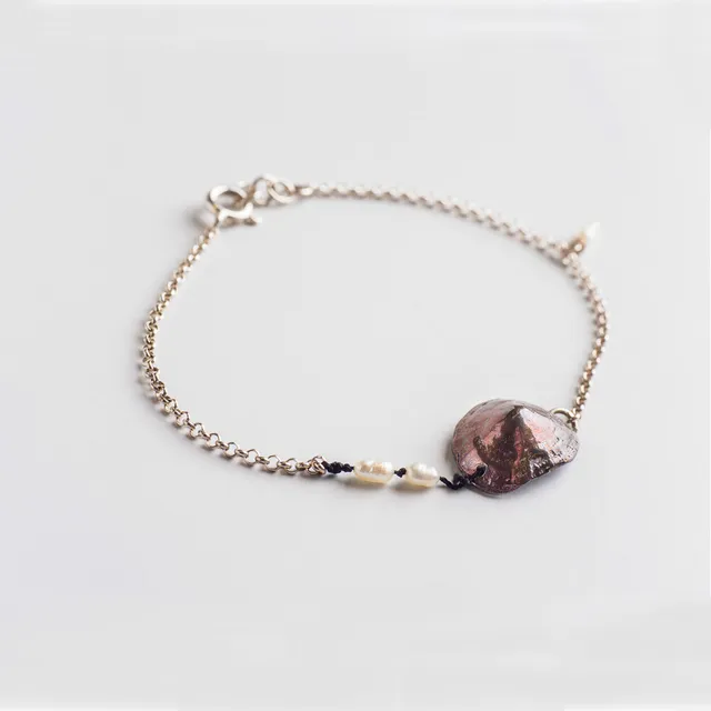 agapi-seastories-bracelet-patelle-argent-patine-arc-en-ciel image 1