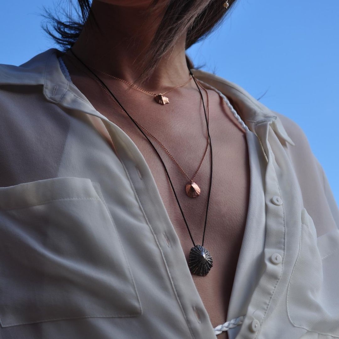 agapi-seastories-big-wild-limpet-collier-cordon-argent-oxyd-noir image 5