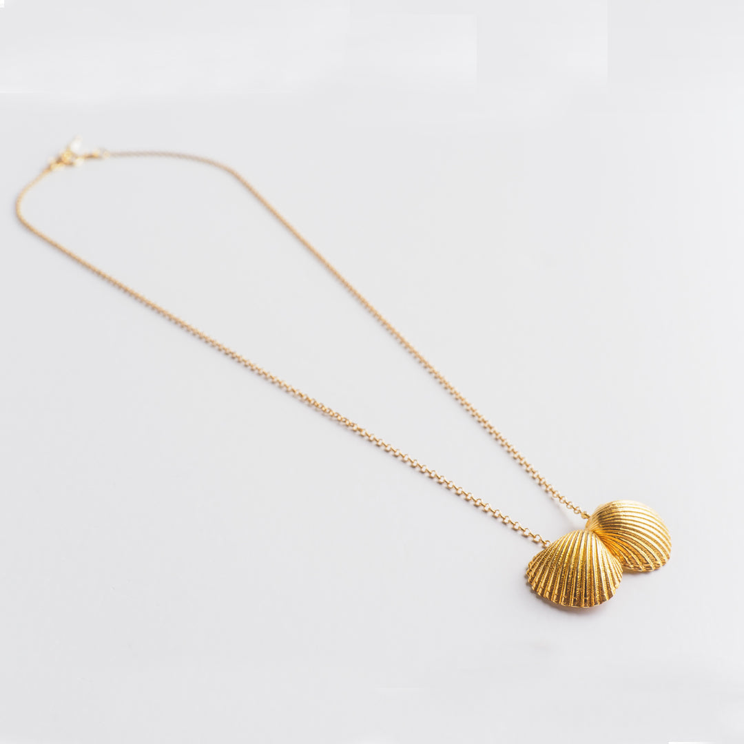 agapi-seastories-twin-oysters-collier-cha-ne-dor image 3