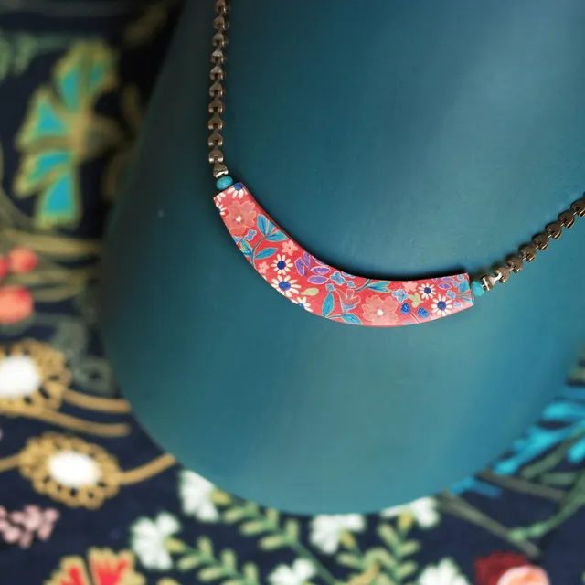 11prunes-hanami-collier-court-floral-rouge-laiton-39-5-cm image 1