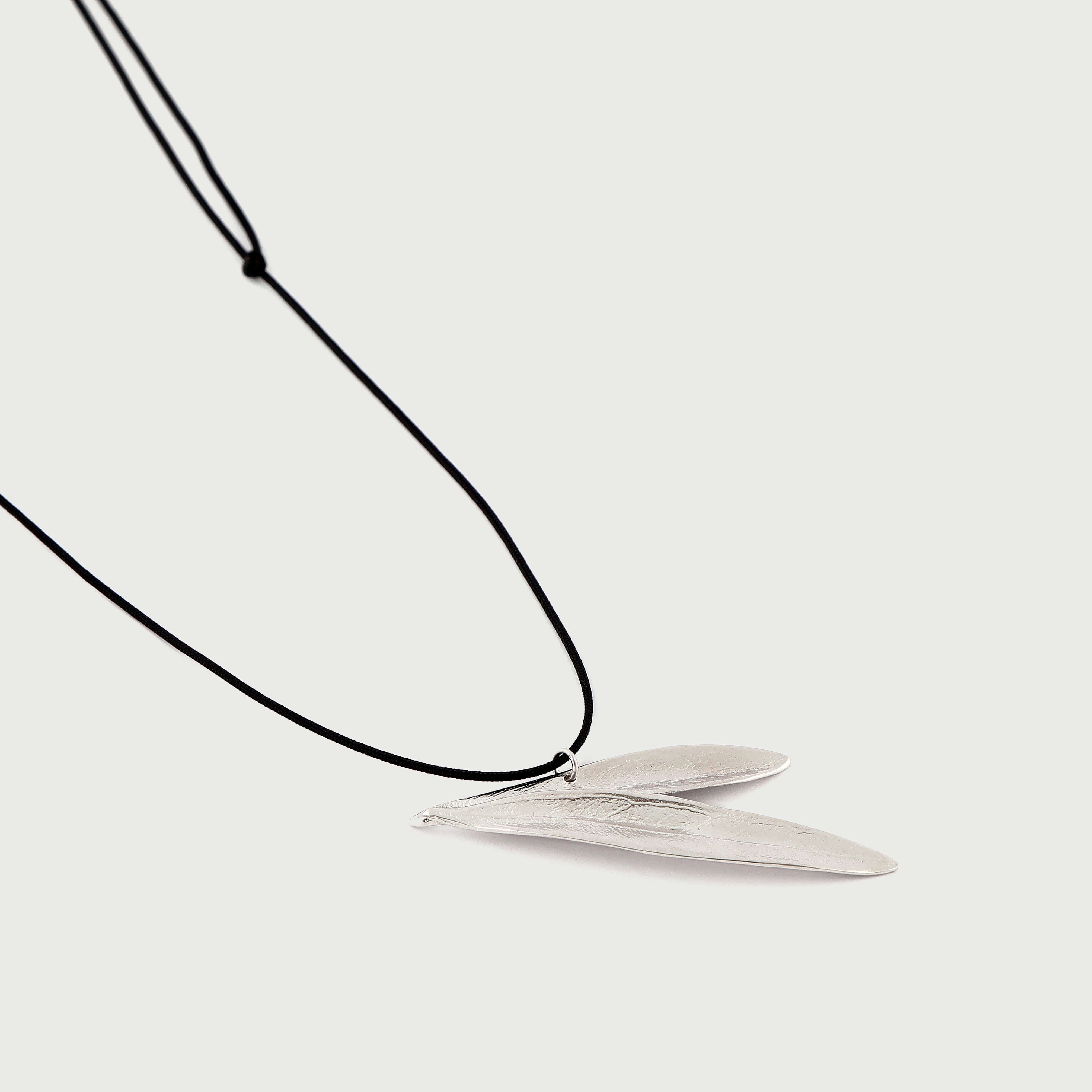 agapi-mediterranean-eirini-collier-feuille-olivier-argent image 3