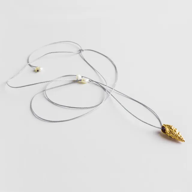 agapi-seastories-coquillage-collier-cordon-dor-perles image 1