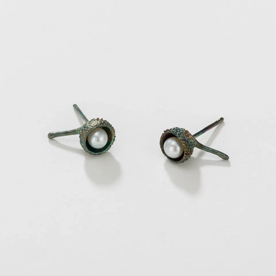 agapi-forestland-graine-perle-clous-d-oreilles-patine-argent image 1