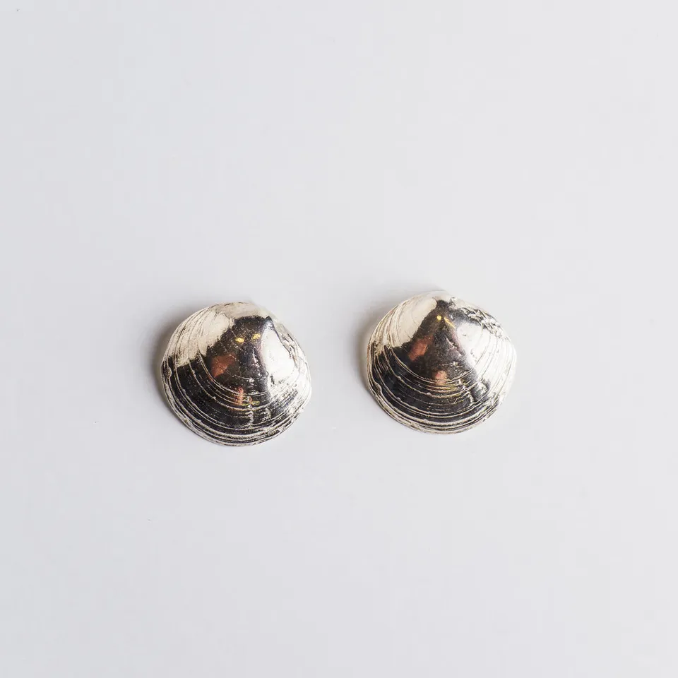 agapi-seastories-clous-d-oreilles-coquillage-argent-925 image 1