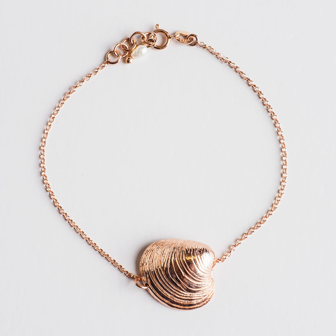 agapi-seastories-master-clam-bracelet-coquillage-or-rose image 3