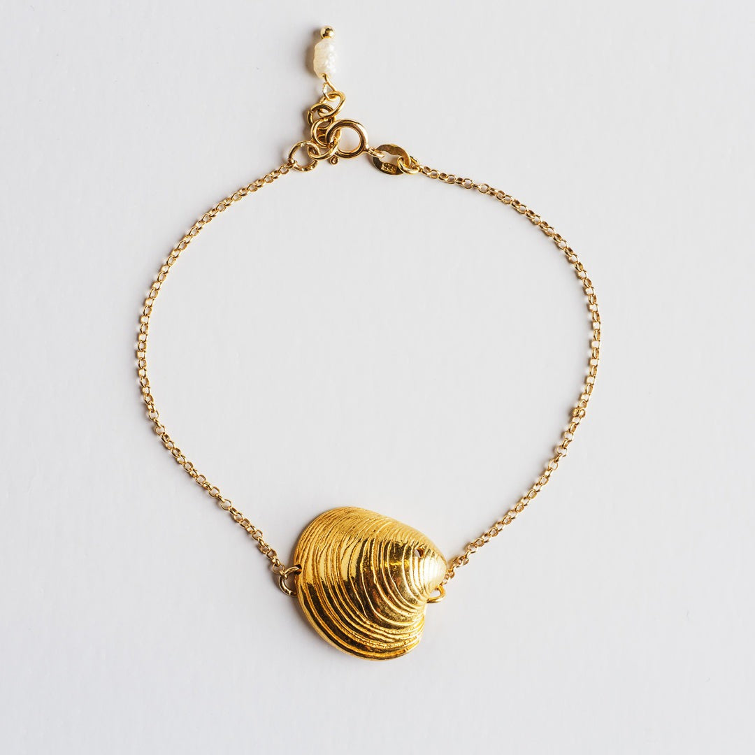 agapi-seastories-master-clam-bracelet-coquillage-plaqu-or image 3