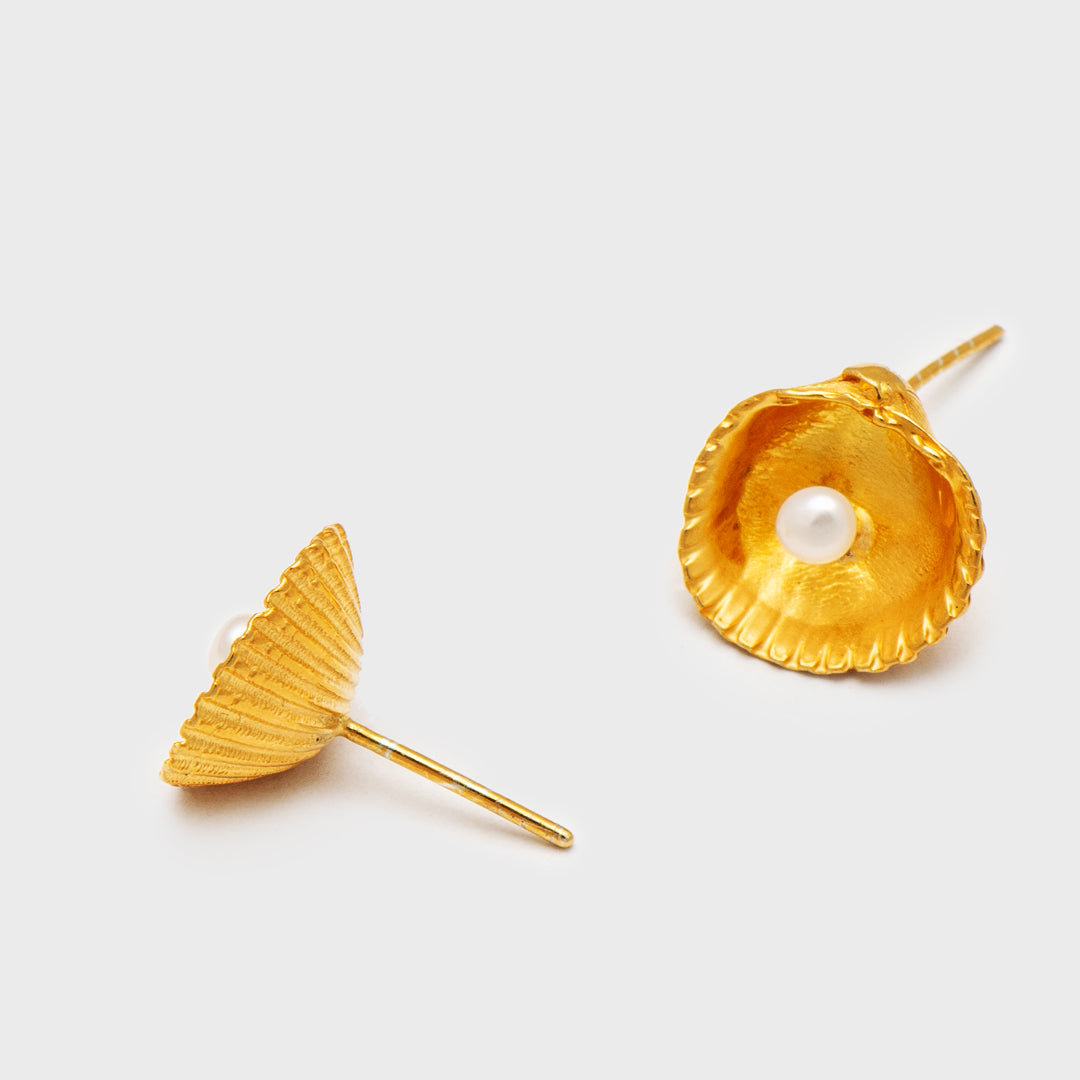 agapi-seastories-oyster-clous-d-oreilles-perle-plaqu-or image 6