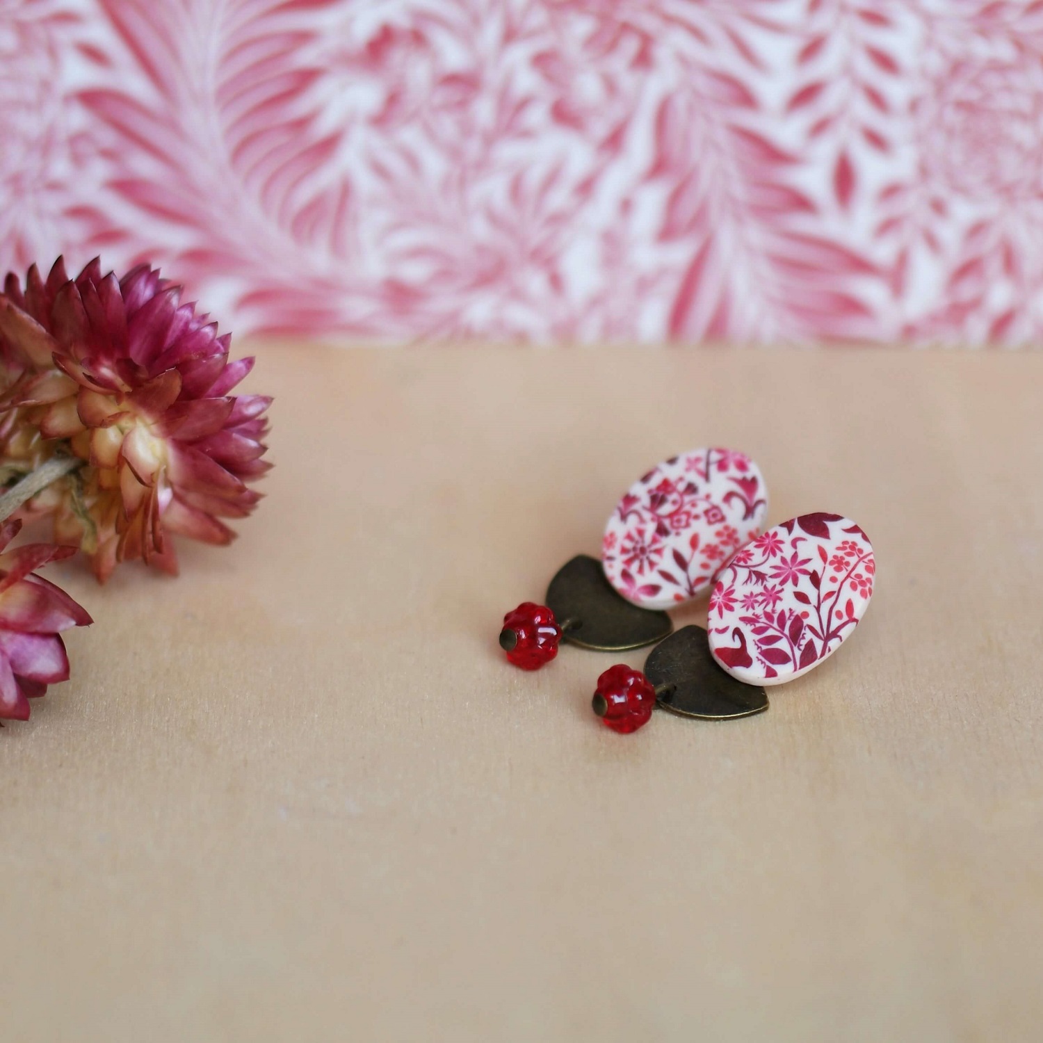11prunes-astrance-clous-d-oreilles-ovales-floraux-rouges image 3