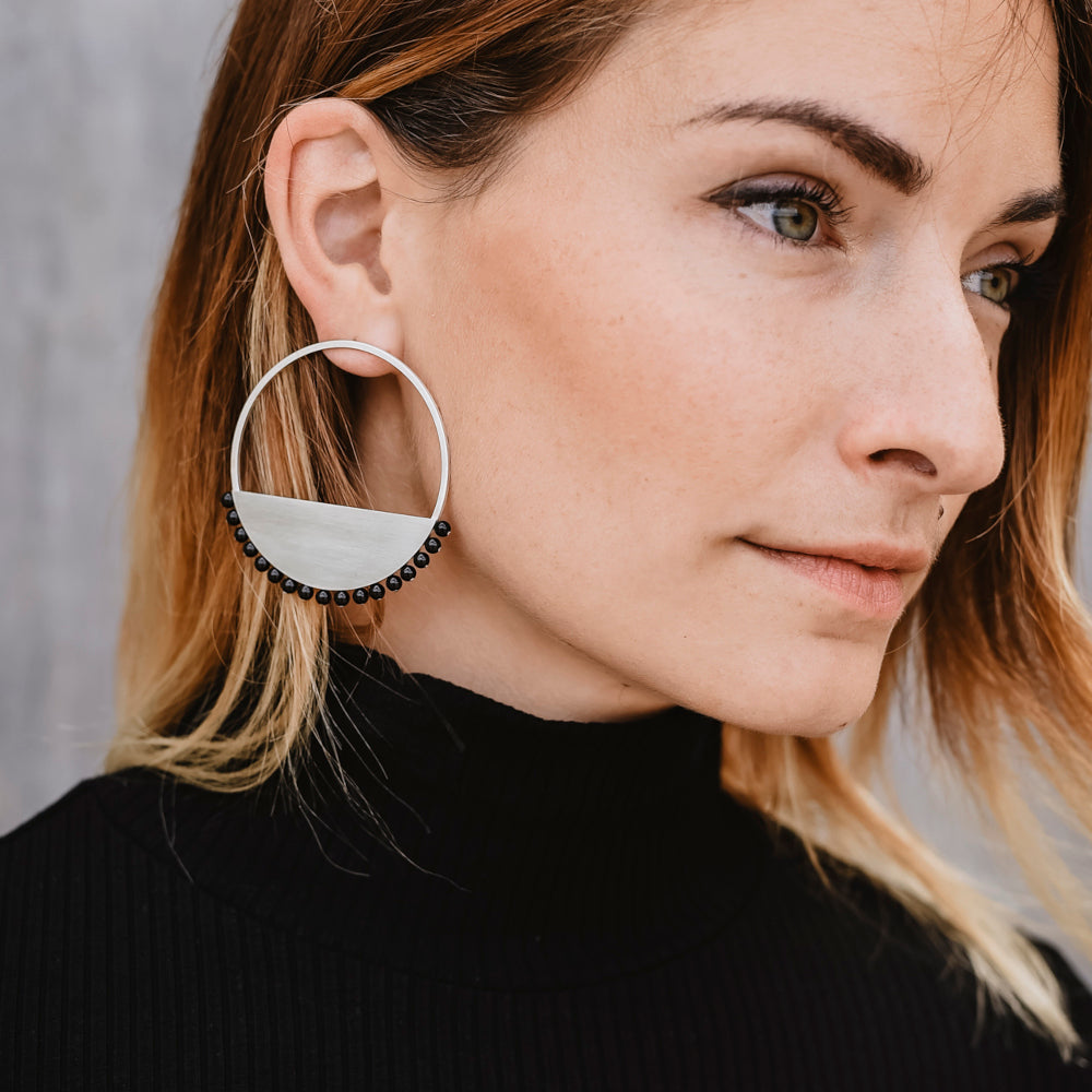 emmanuelle-hamet-eclipse-boucles-argent-onyx-53-mm-sur-commande image 2