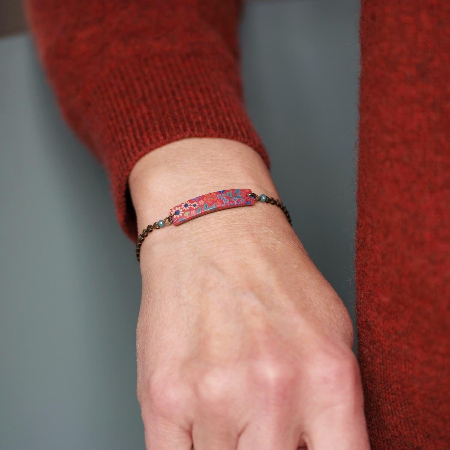 11prunes-hanami-bracelet-gourmette-floral-rouge-laiton image 2