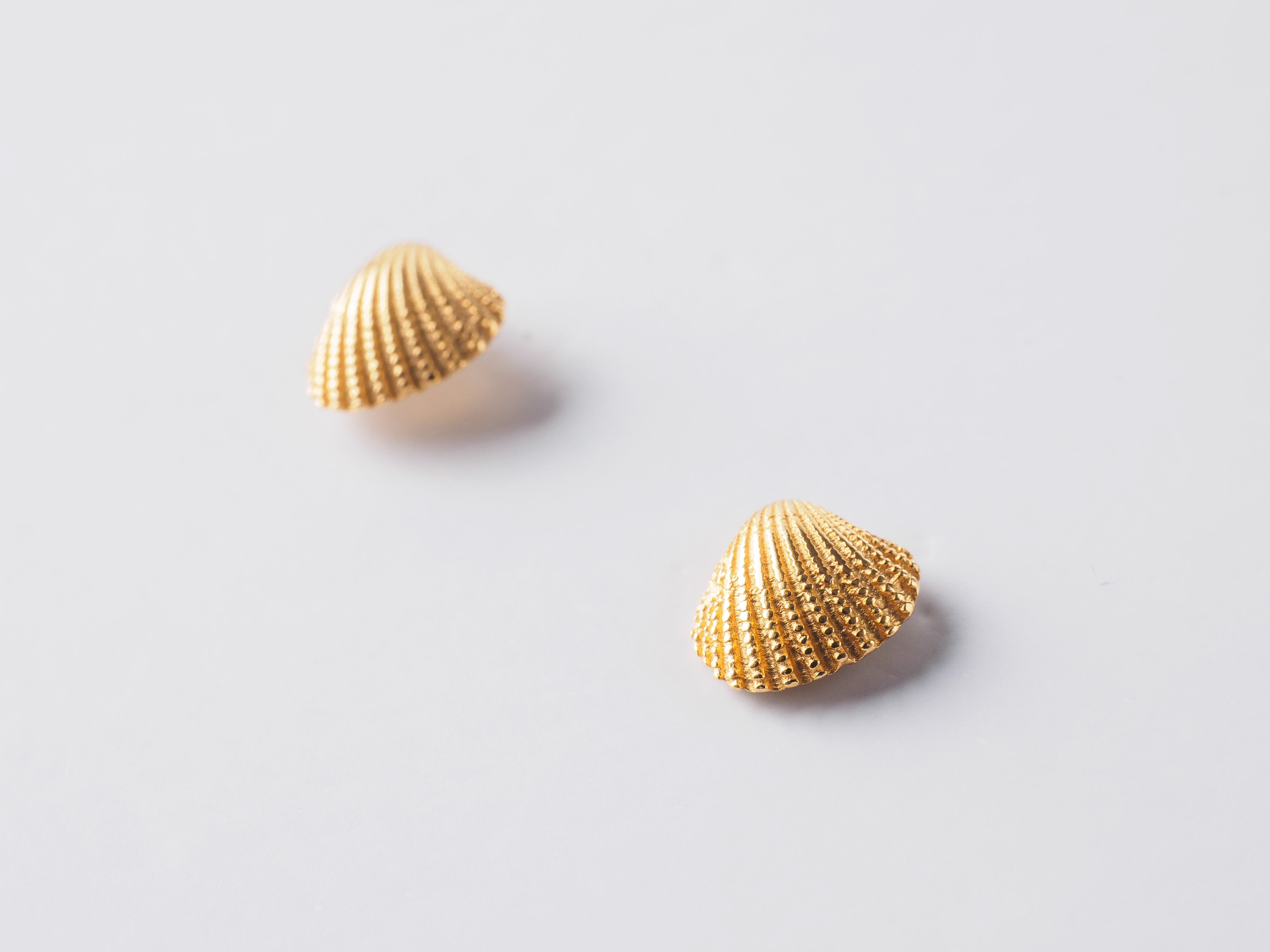 agapi-seastories-petites-puces-hu-tre-dor-es-plaqu-or-argent-925 image 4