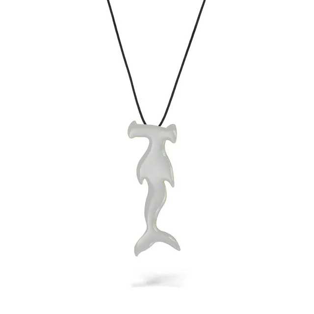 agapi-the-fish-requin-martel-collier-cordon-gris image 1