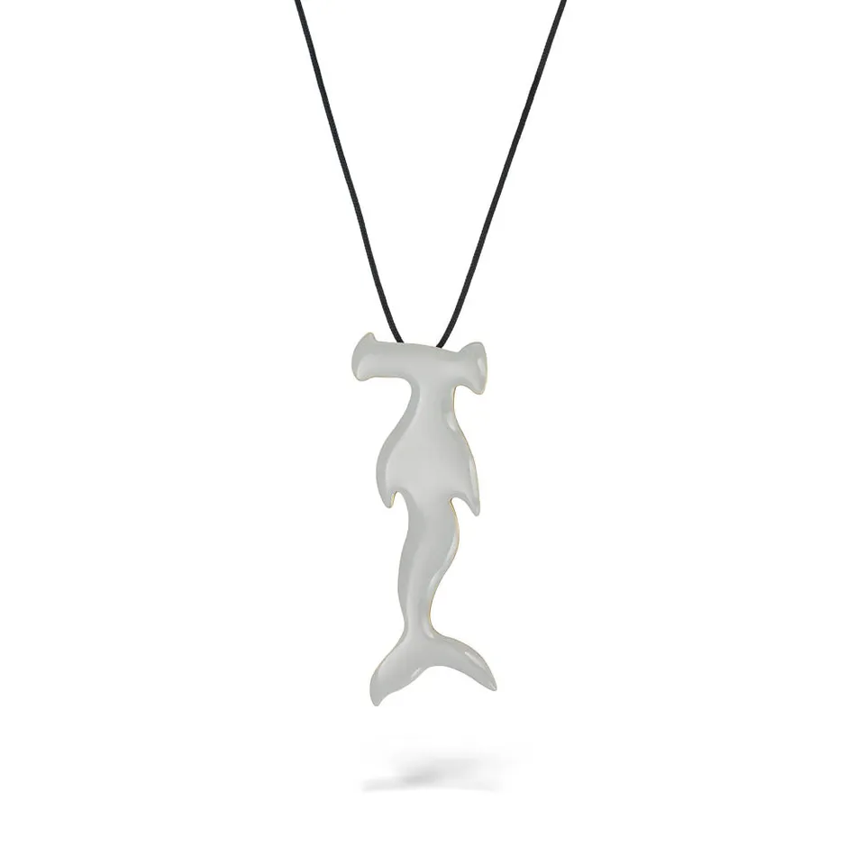 agapi-the-fish-requin-martel-collier-cordon-gris image 1