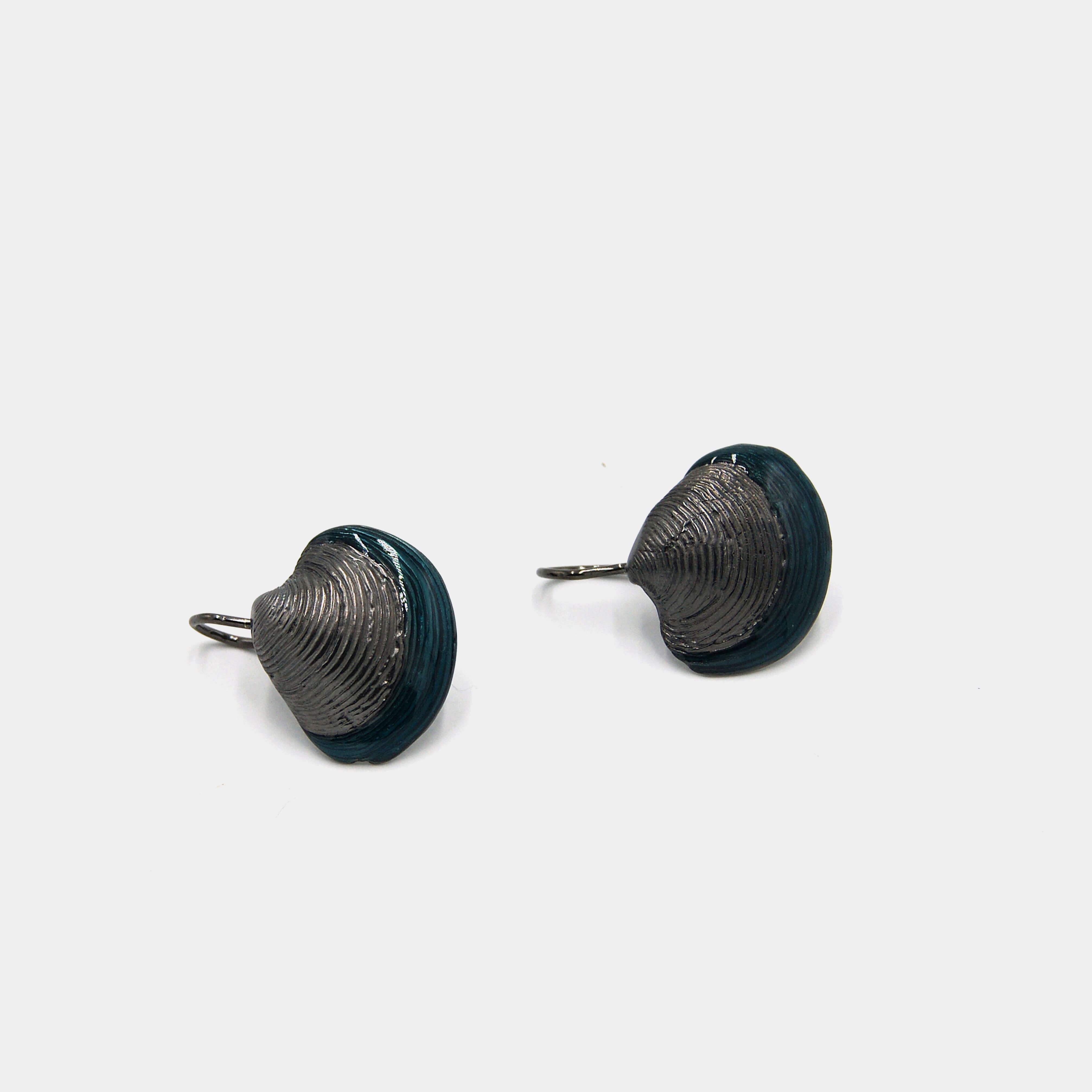 agapi-seastories-master-clam-boucles-pendantes-mail-rhodium-noir image 4