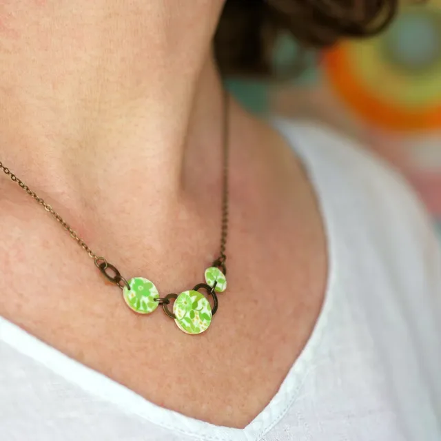 11prunes-doradille-collier-guirlande-cercles-vert-lime-floral image 1