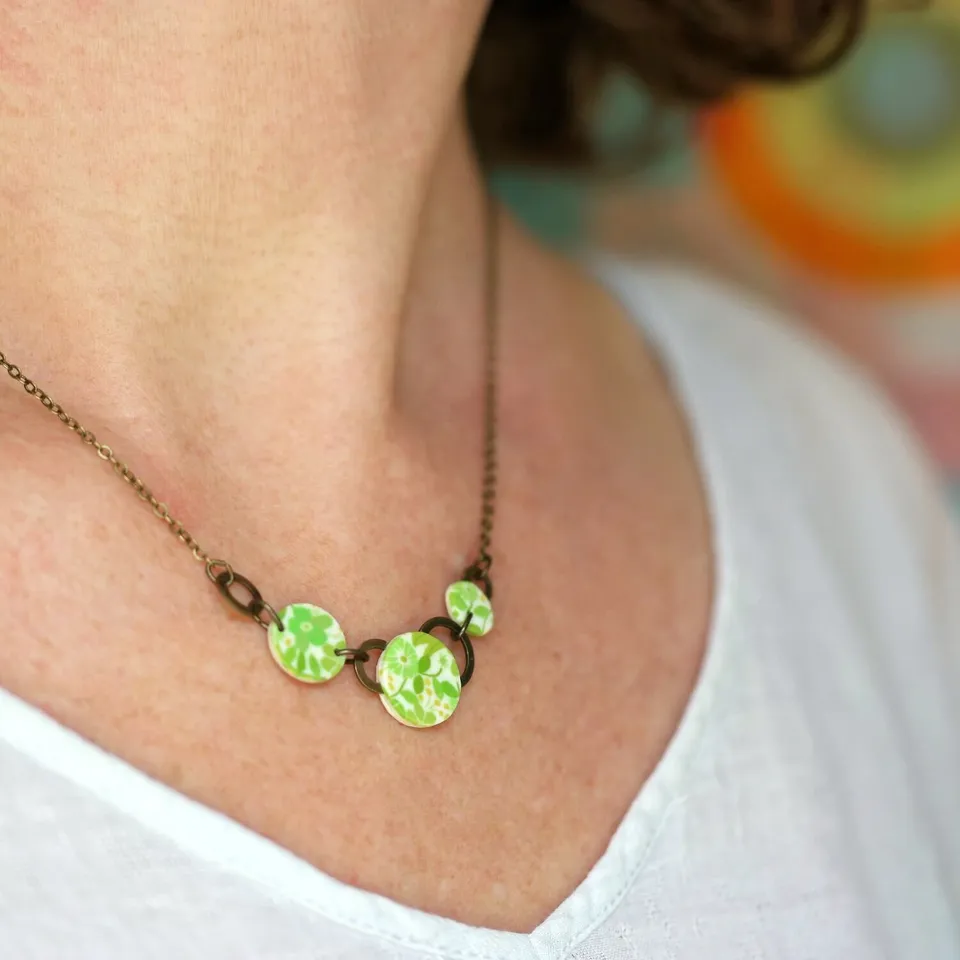 11prunes-doradille-collier-guirlande-cercles-vert-lime-floral image 1