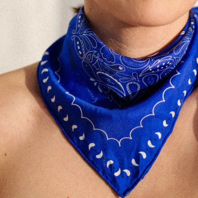 armeria-foulards-bandana-soie-bleue-motif-breton-55-cm image 1