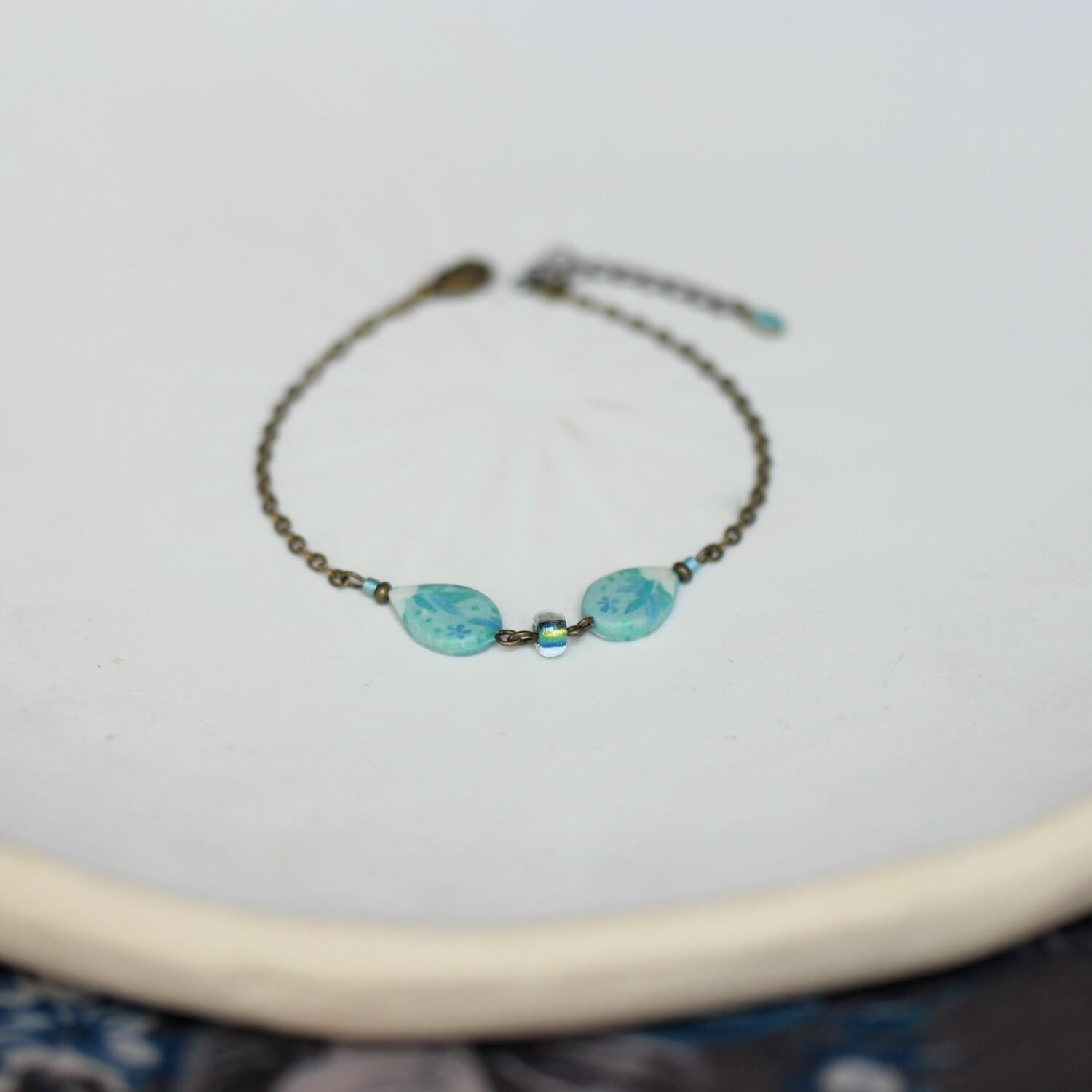 11prunes-kalimeris-bracelet-fin-floral-c-ladon-laiton image 3