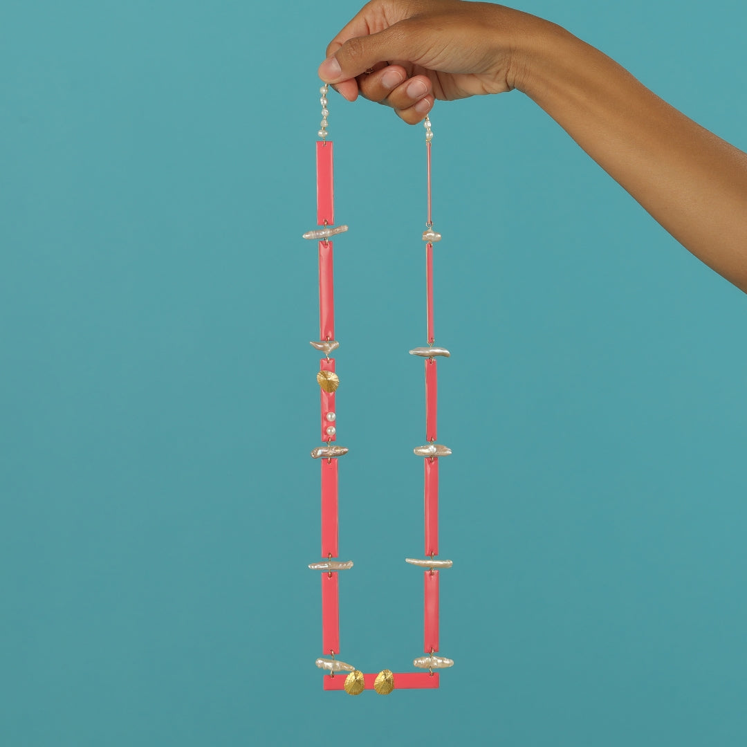 agapi-summer-in-the-city-cityscape-collier-corail-perles-dor image 2
