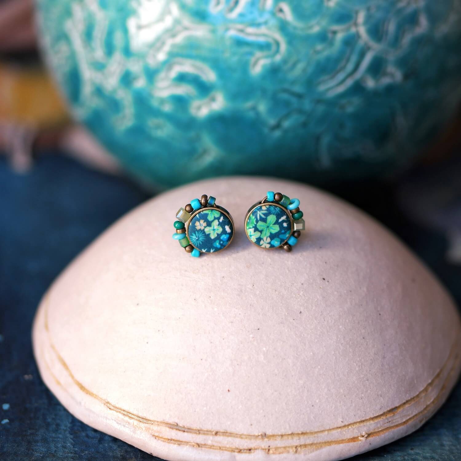 11prunes-amicie-clous-d-oreilles-floraux-verts-laiton-13-mm image 3