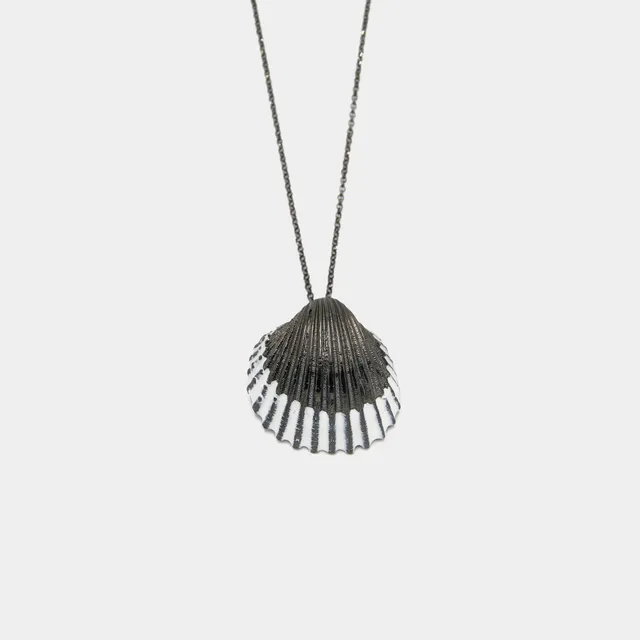 agapi-seastories-king-oyster-collier-rhodium-noir-mail-blanc image 1