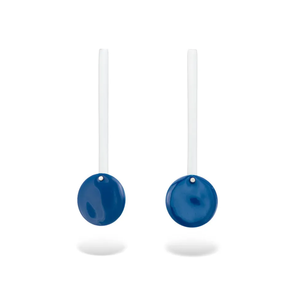 agapi-bau-jewels-circle-in-motion-boucles-blanc-bleu image 1
