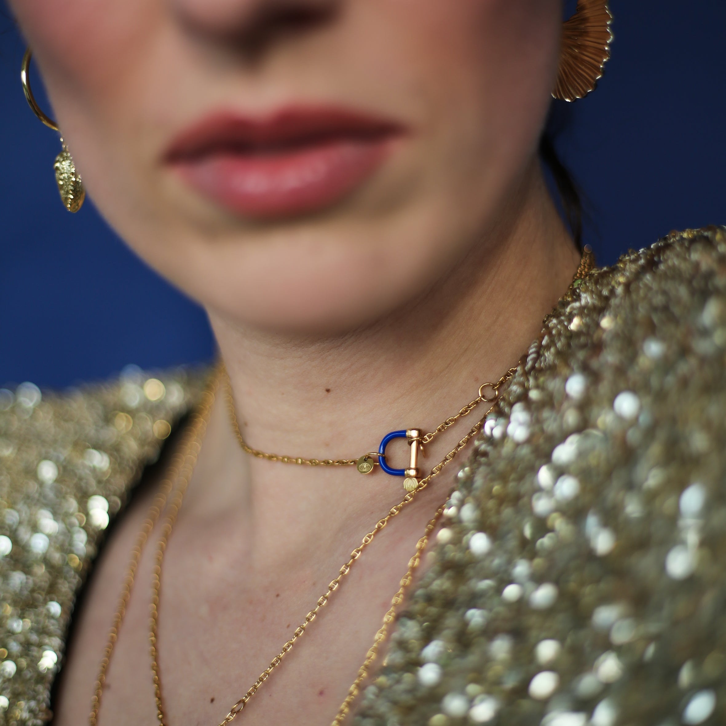 armeria-manilles-collier-manille-bleue-acier-dor-49-cm image 2