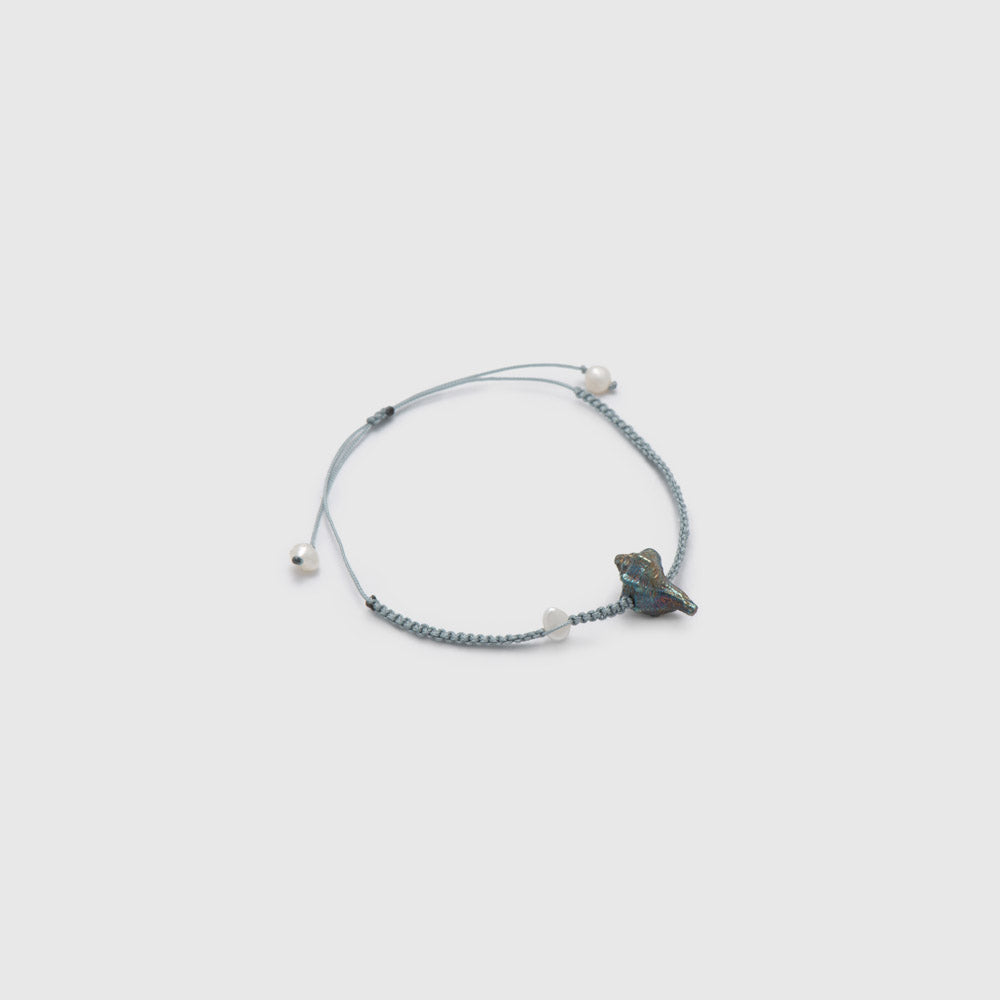 agapi-seastories-seashell-bracelet-macram-bleu-clair image 1