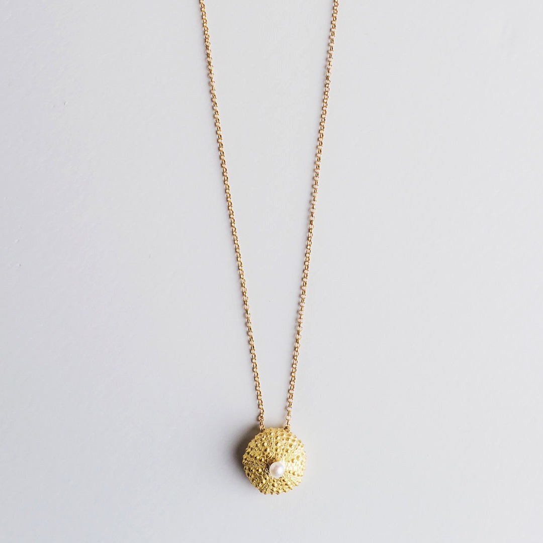 agapi-seastories-oursin-collier-perle-dor-41-cm image 5
