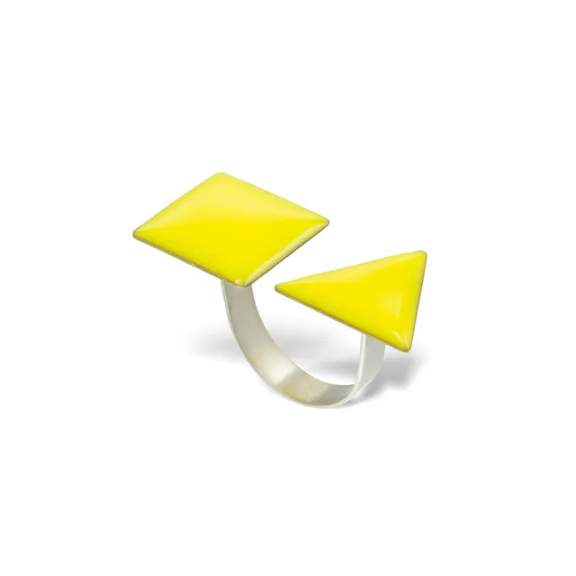 agapi-bau-jewels-carr-triangle-bague-r-glable-mail-jaune image 1