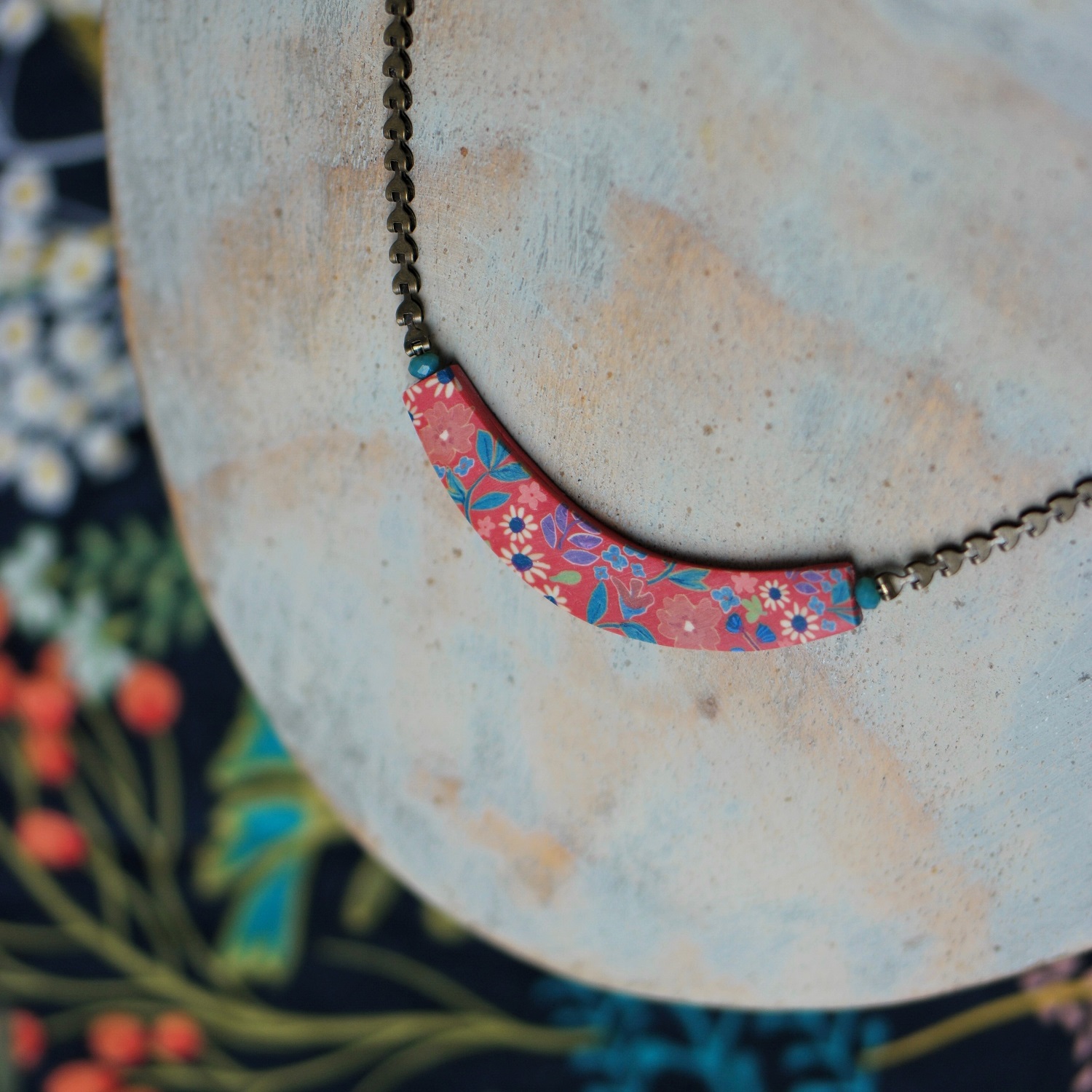 11prunes-hanami-collier-court-floral-rouge-laiton-39-5-cm image 4