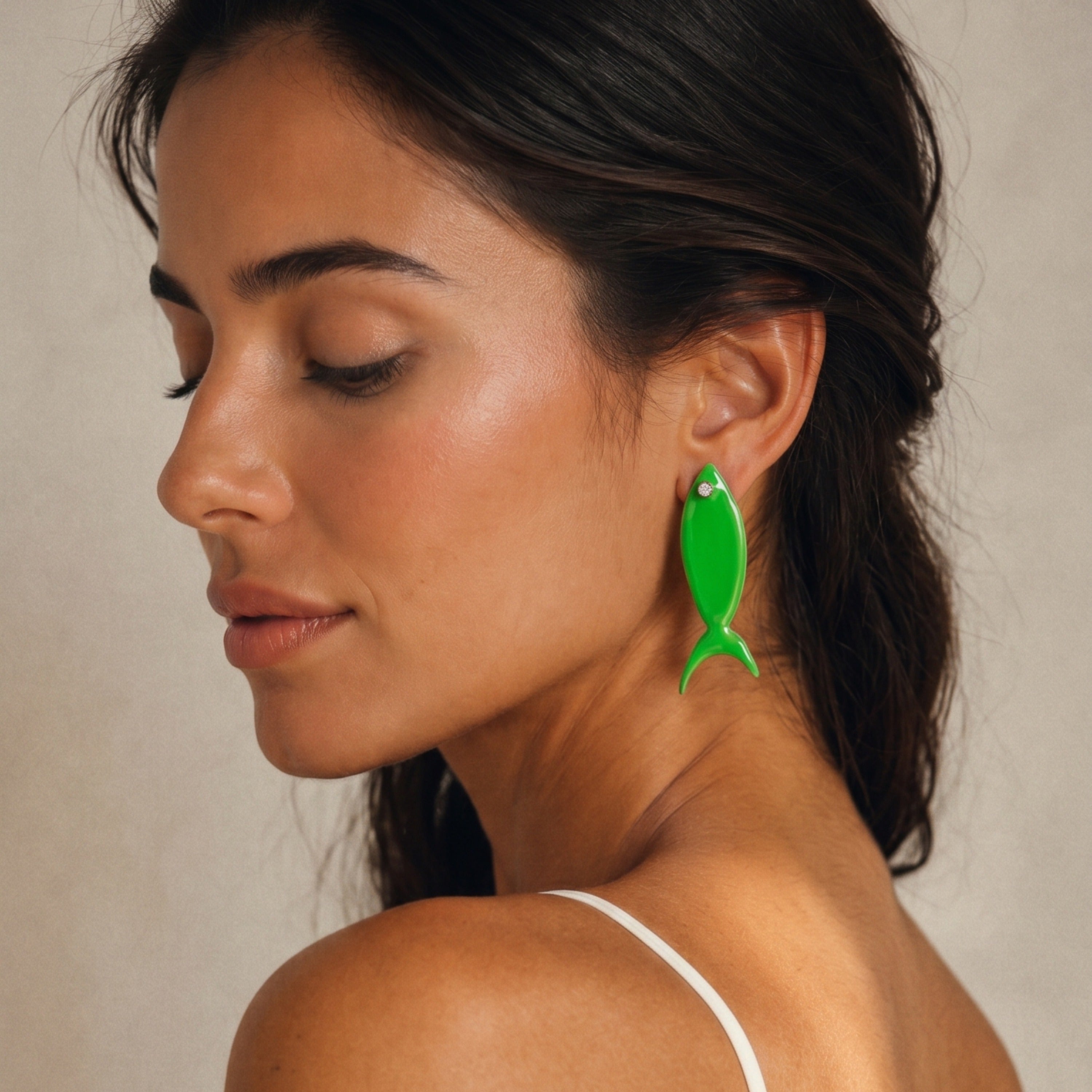 agapi-the-fish-boucles-poisson-mail-vert-fluo-pierres image 2