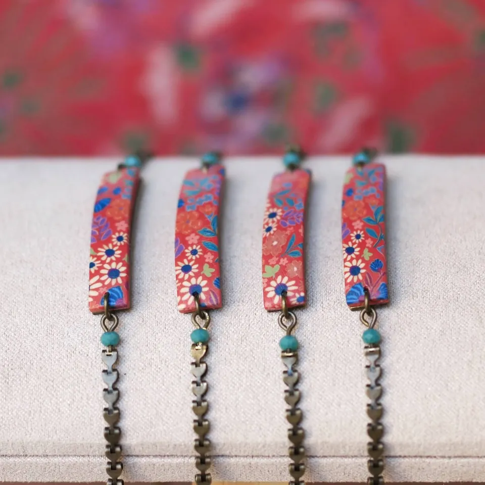11prunes-hanami-bracelet-gourmette-floral-rouge-laiton image 1