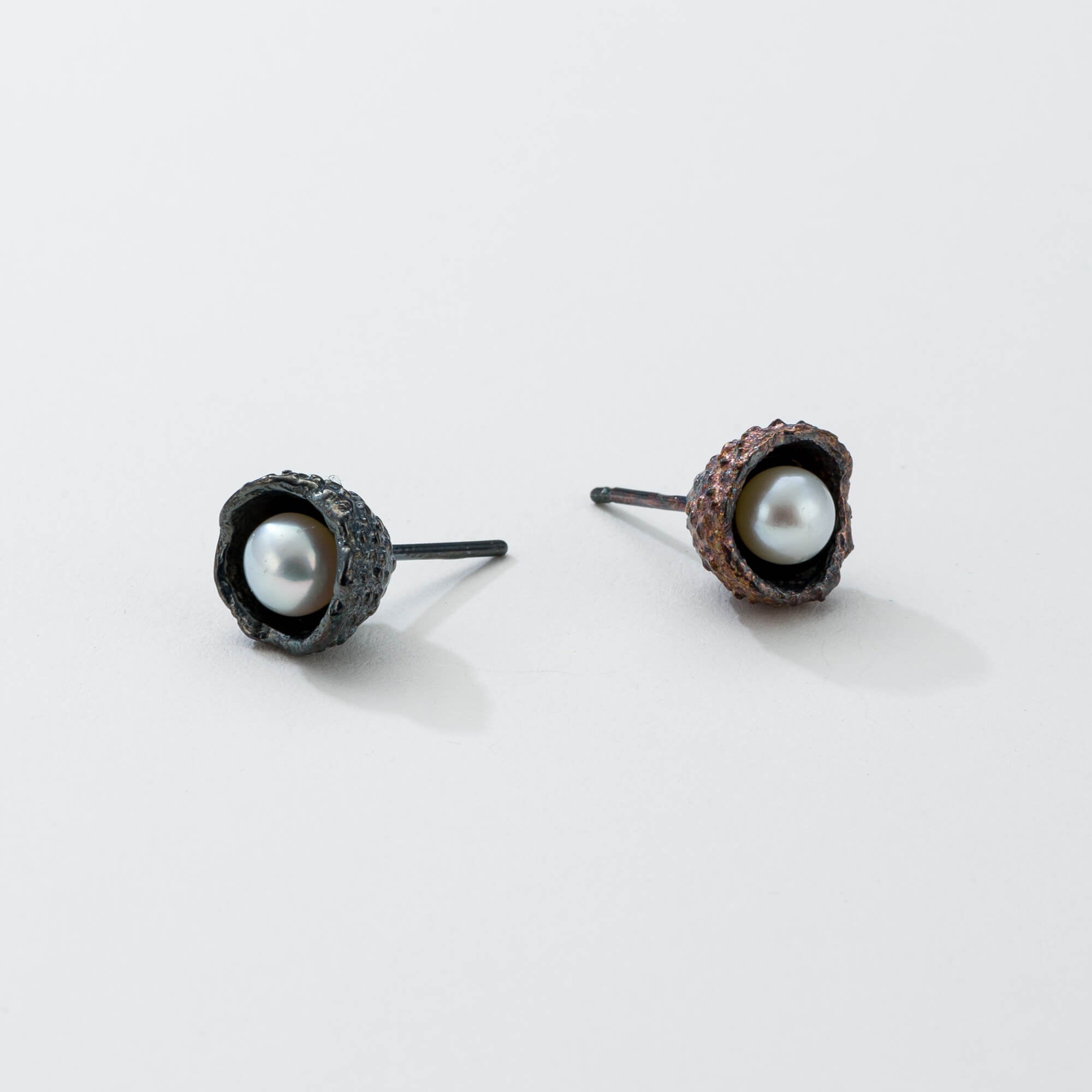 agapi-forestland-little-acorns-boucles-d-oreilles-perle-patine-rainbow image 1
