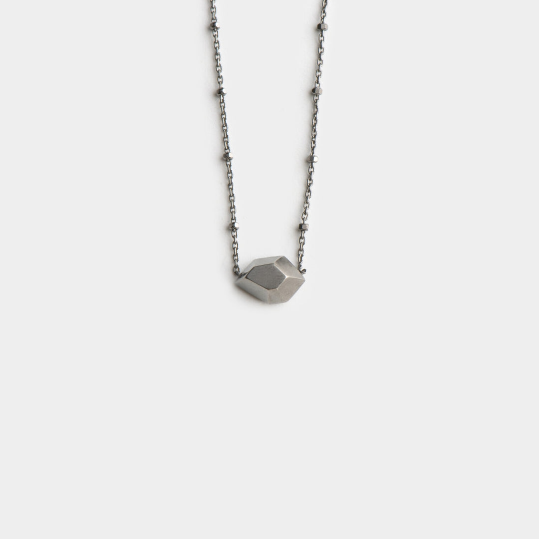 agapi-love-symbols-the-desire-collier-losange-rhodium-noir image 1