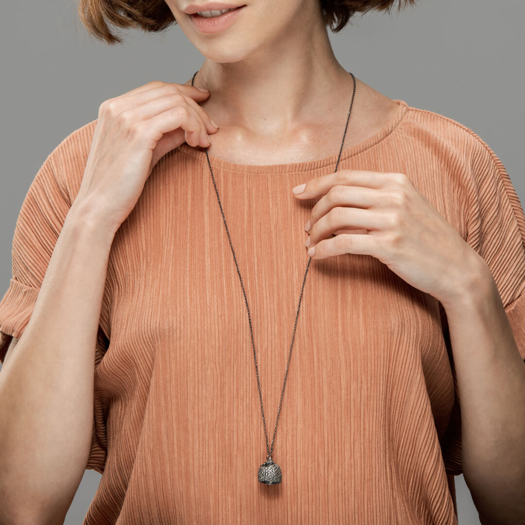 agapi-forestland-big-acorn-collier-rhodium-noir-85-cm image 2