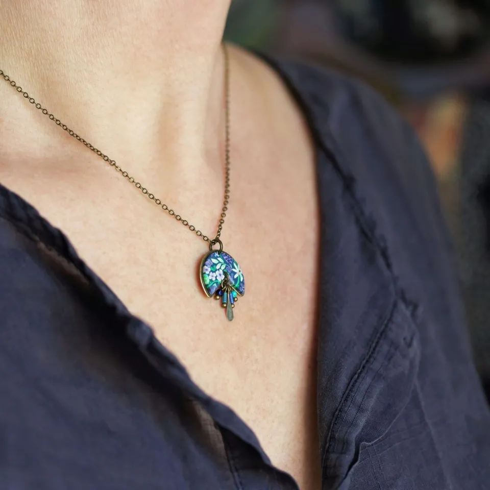 11prunes-hysope-collier-pendentif-rond-pampilles-bronze image 1