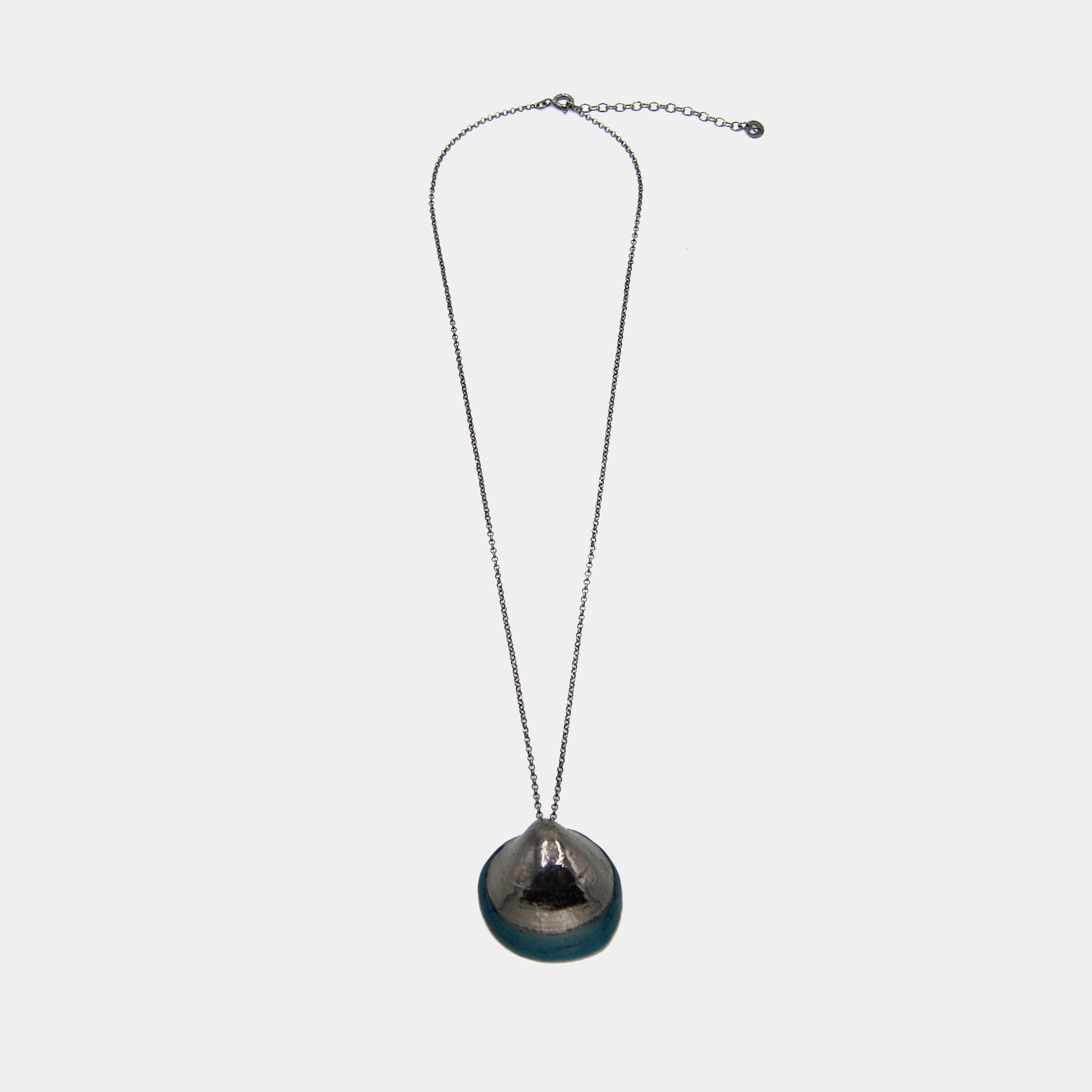 agapi-seastories-king-clam-collier-coquillage-rhodium-noir-turquoise image 3