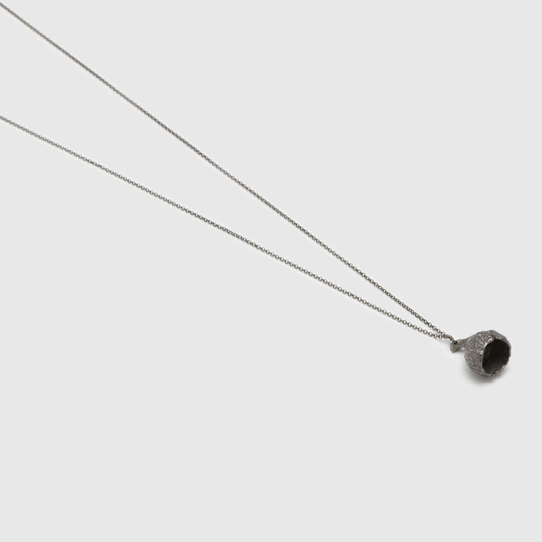 agapi-forestland-classic-acorn-collier-gland-rhodium-noir image 4