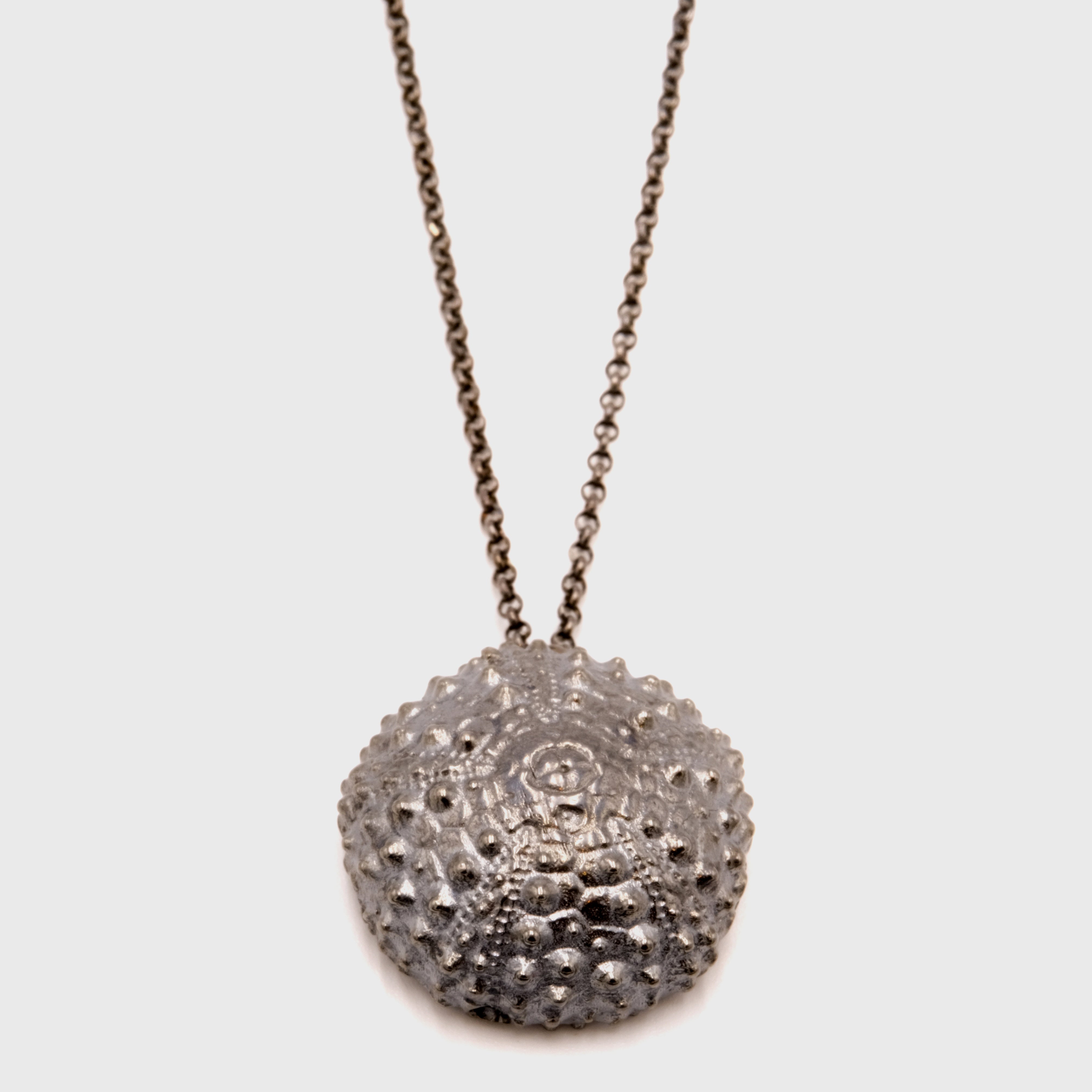 agapi-seastories-big-urchin-collier-oursin-rhodium-noir-45-cm image 4