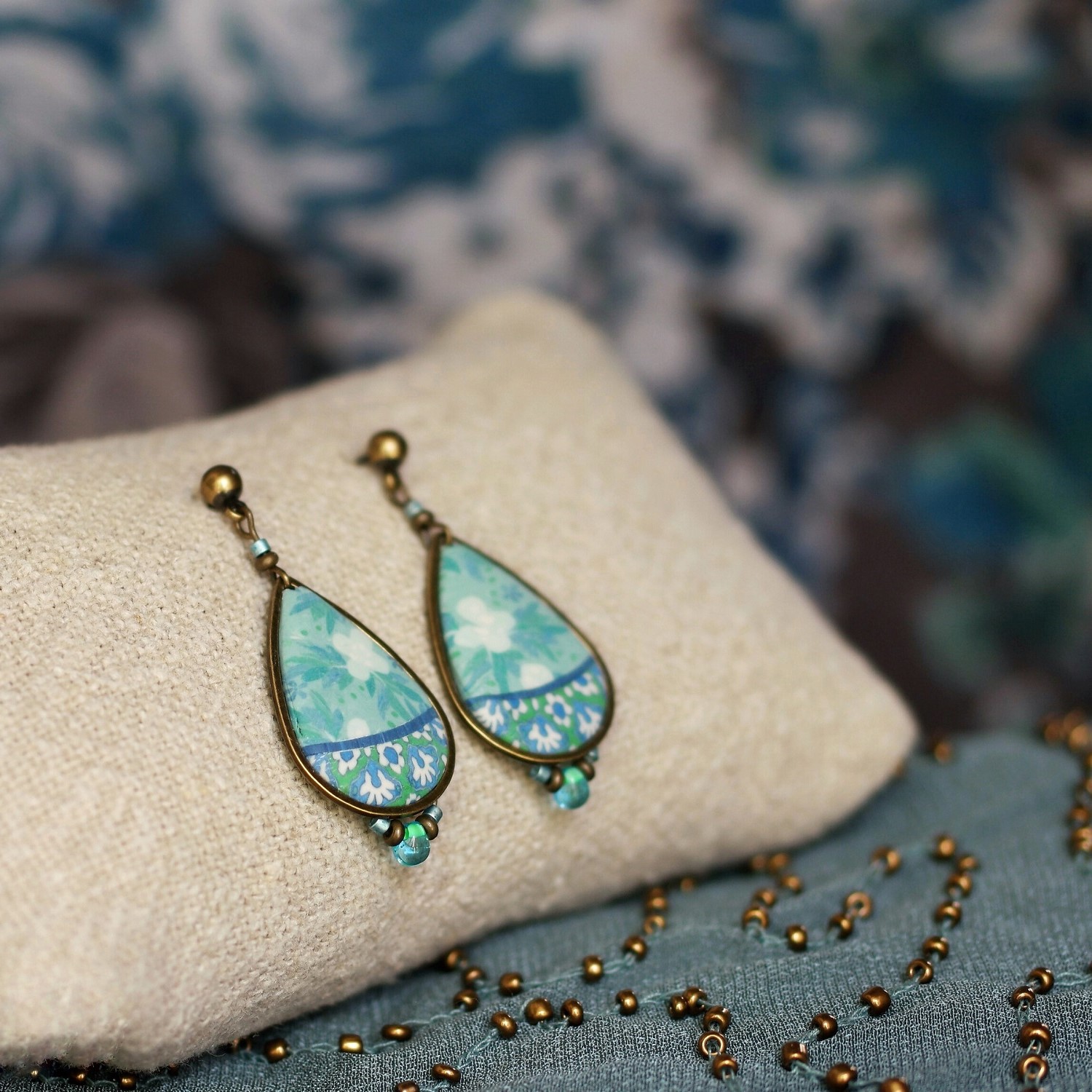 11prunes-kalimeris-boucles-d-oreilles-gouttes-floral-c-ladon image 3